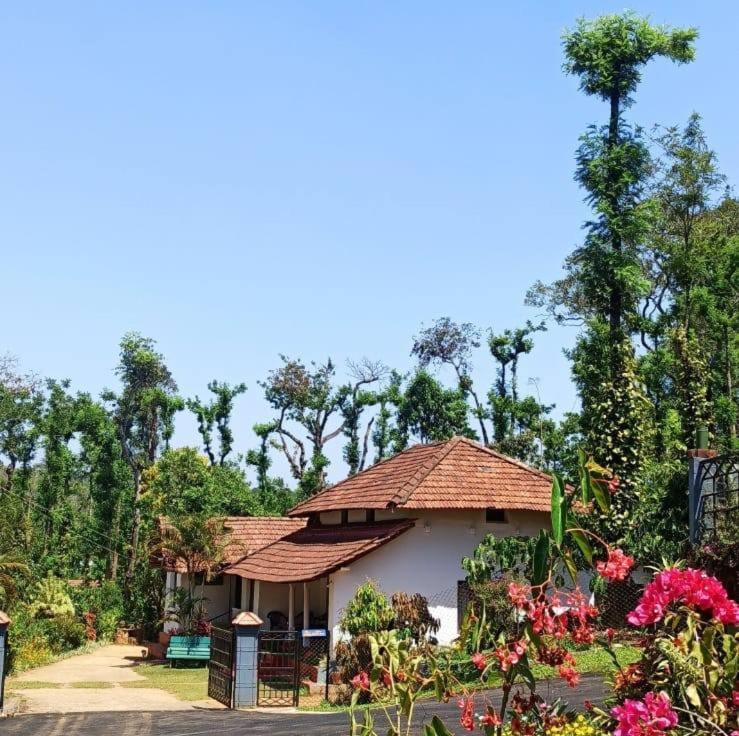 Emerald Castle Villa มาดิเครี ภายนอก รูปภาพ